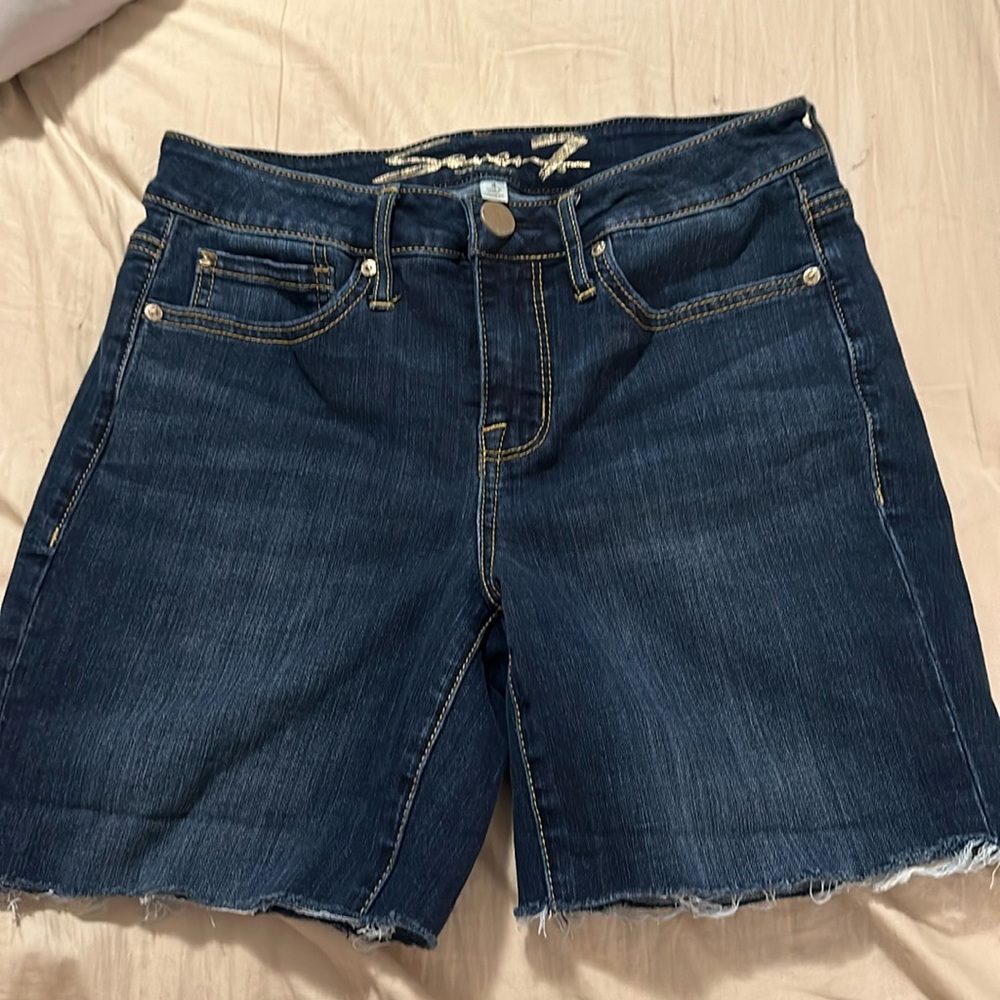 Seven denim shorts. Bermuda. Dark wash.